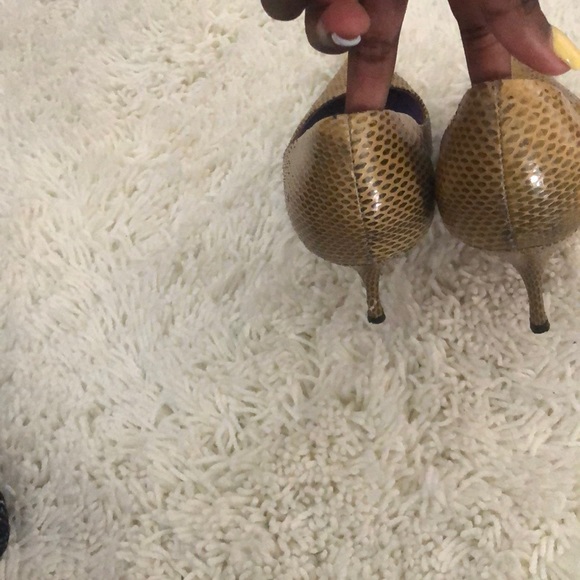 Vintage hardly worn Miu Miu snake skin pumps - Picture 3 of 4